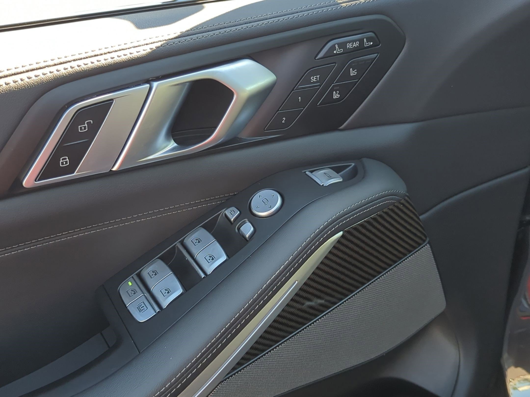 Used 2025 BMW X7 M60i w/ Executive Package image 15