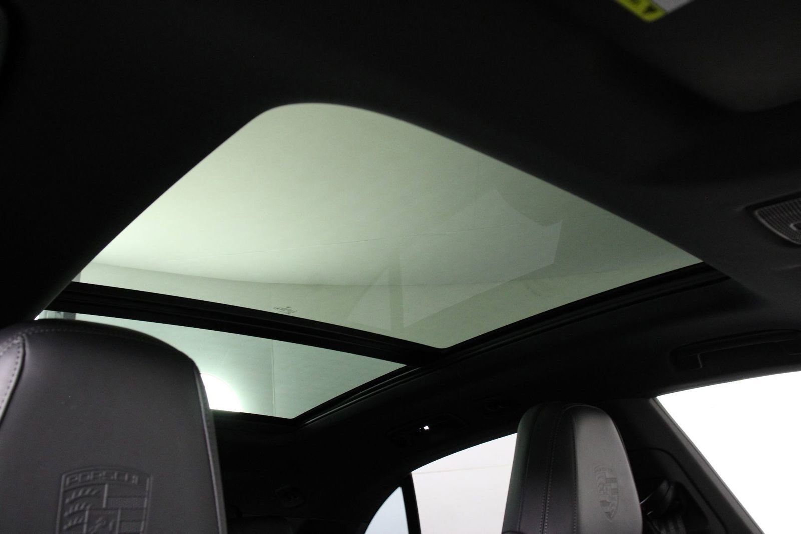 Certified 2025 Porsche Macan 4S Electric image 25