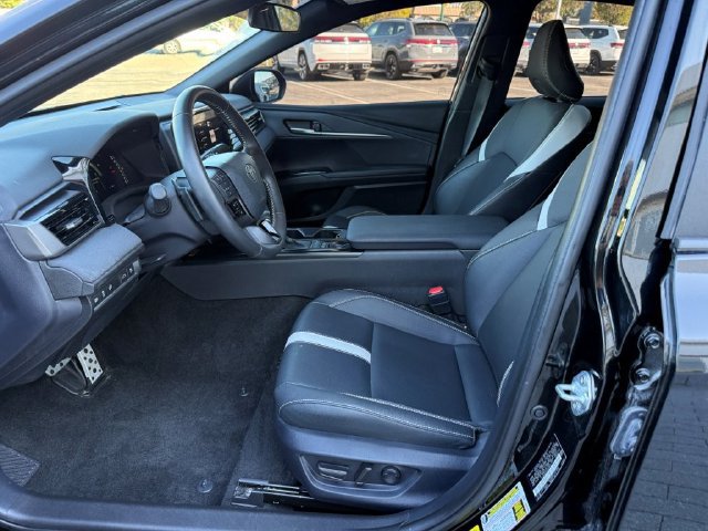 Used 2025 Toyota Camry SE FWD image 12