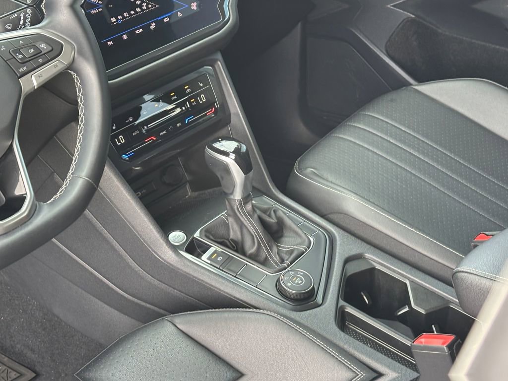 Used 2022 Volkswagen Tiguan SE AWD/4WD image 17