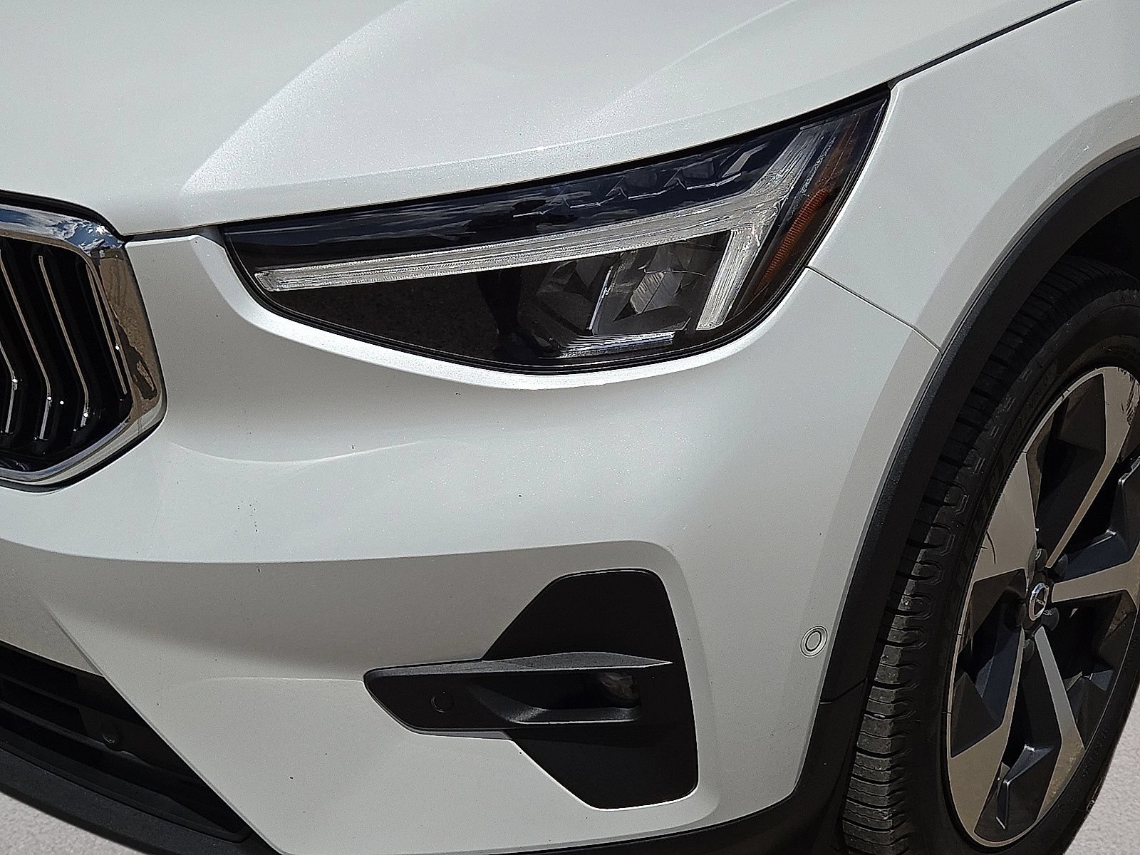 Used 2023 Volvo XC40 B5 Plus w/ Driver Assist Package AWD/4WD image 10