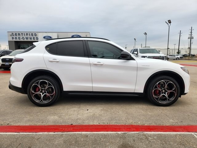 Used 2024 Alfa Romeo Stelvio Veloce image 4