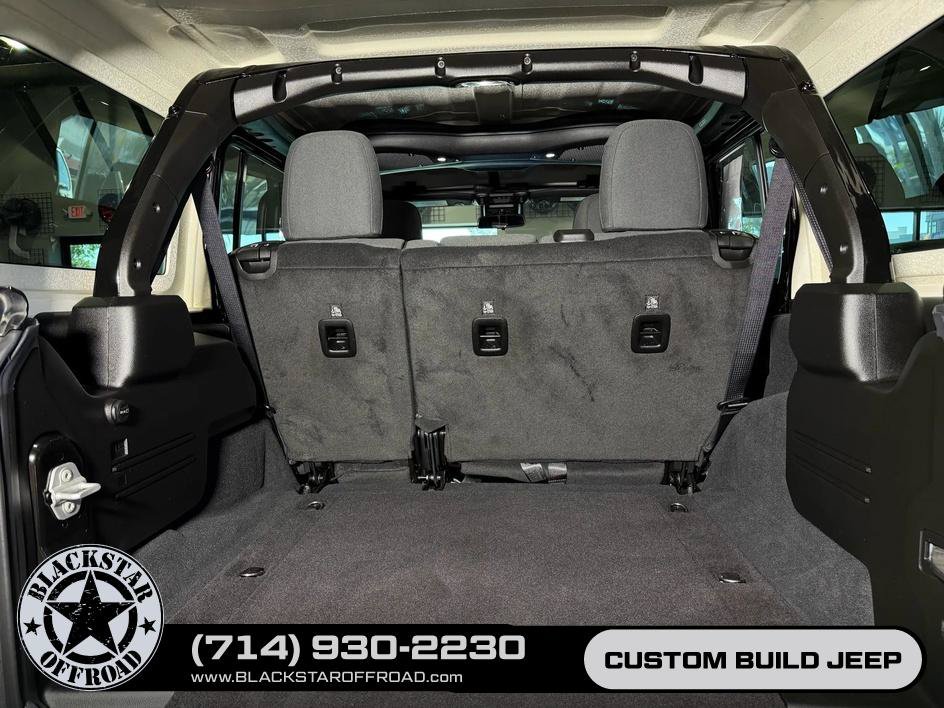 Used 2024 Jeep Wrangler Unlimited Rubicon AWD/4WD image 23