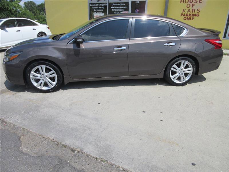 Used 2017 Nissan Altima 3.5 SL w/ 3.5SL Technology Package image 5