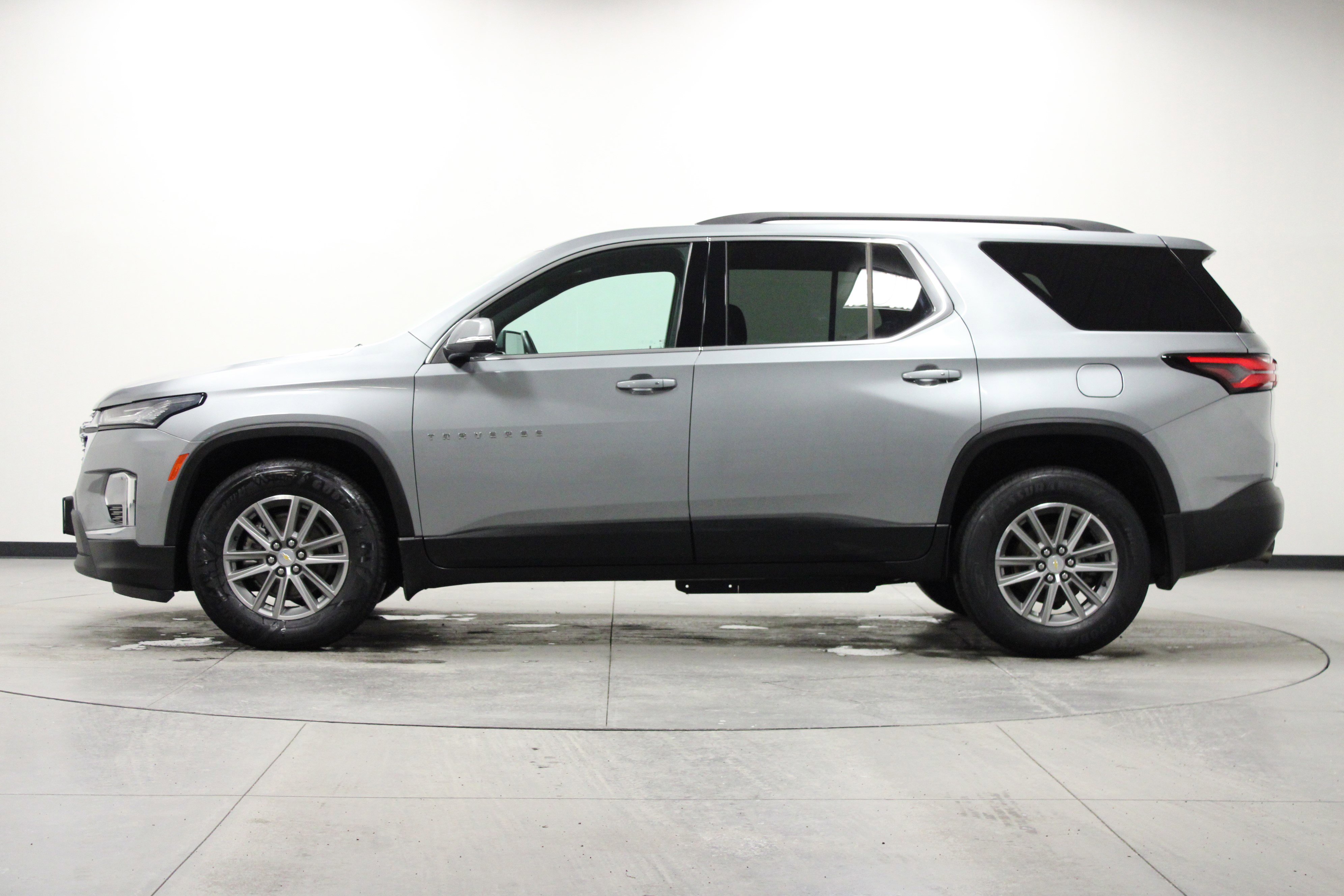 Used 2023 Chevrolet Traverse LT image 7