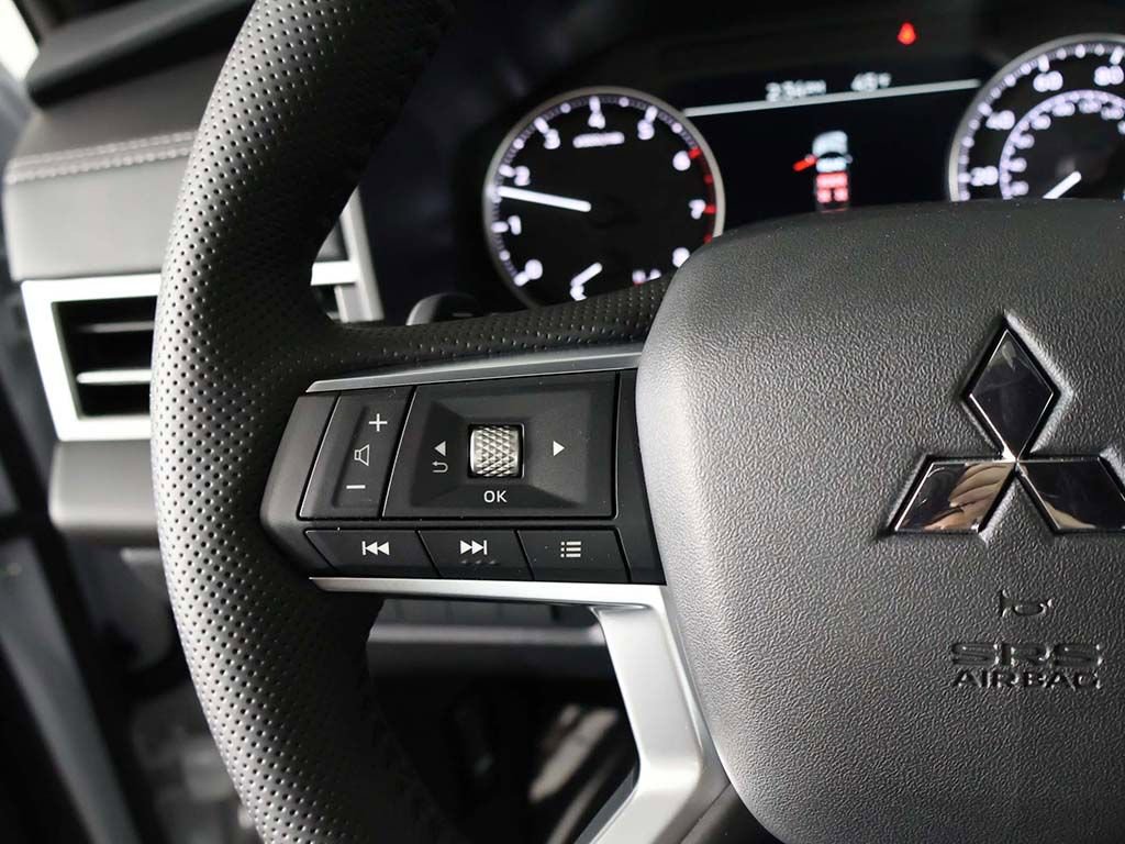 New 2026 Mitsubishi Outlander LE FWD image 39