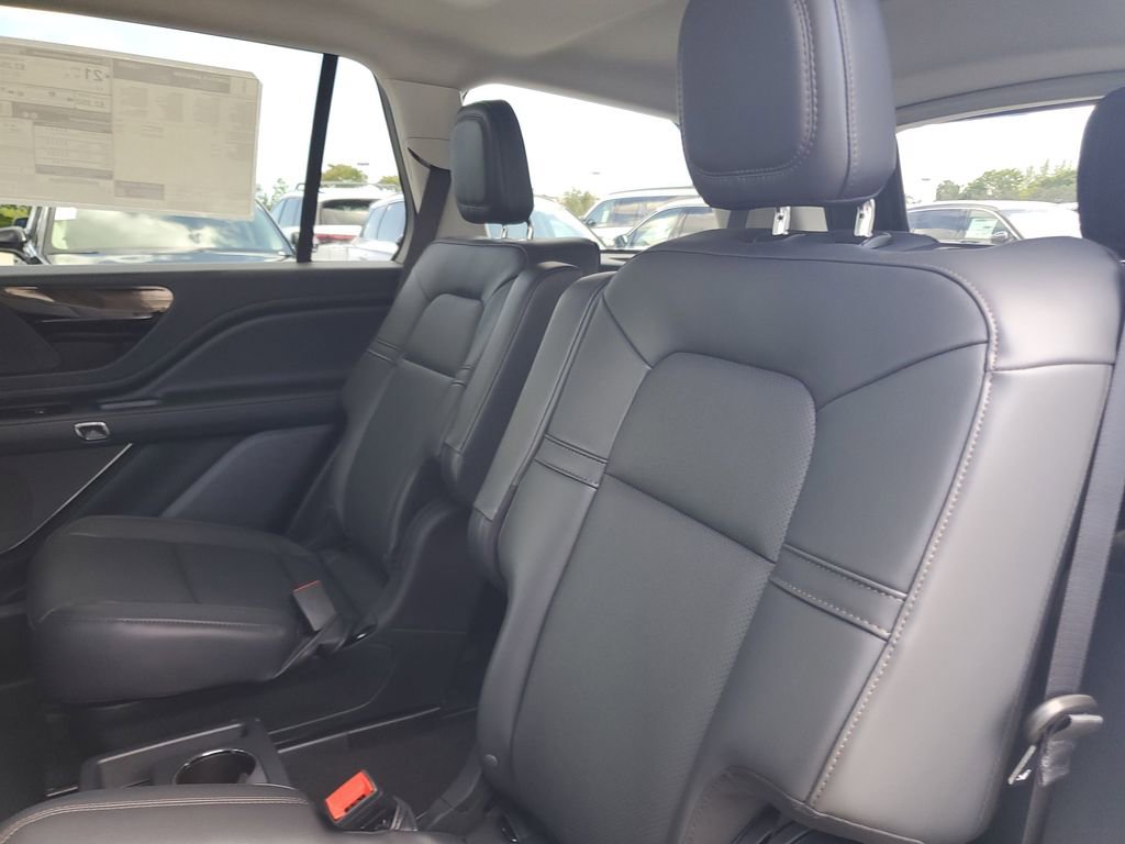 New 2026 Lincoln Aviator 2WD w/ Jet Appearance Package image 12