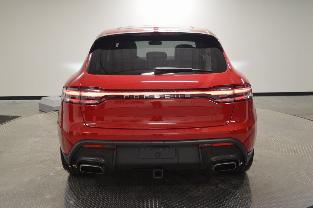 Certified 2025 Porsche Macan image 6