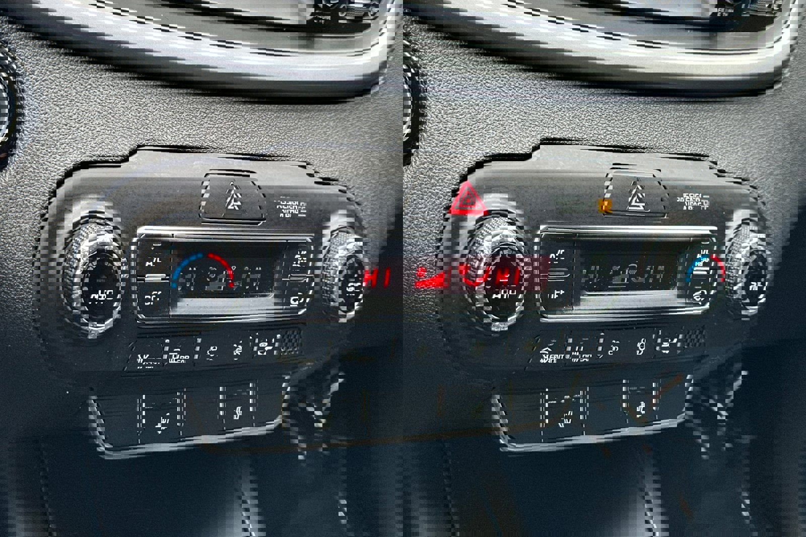 Used 2020 Kia Sorento S image 24