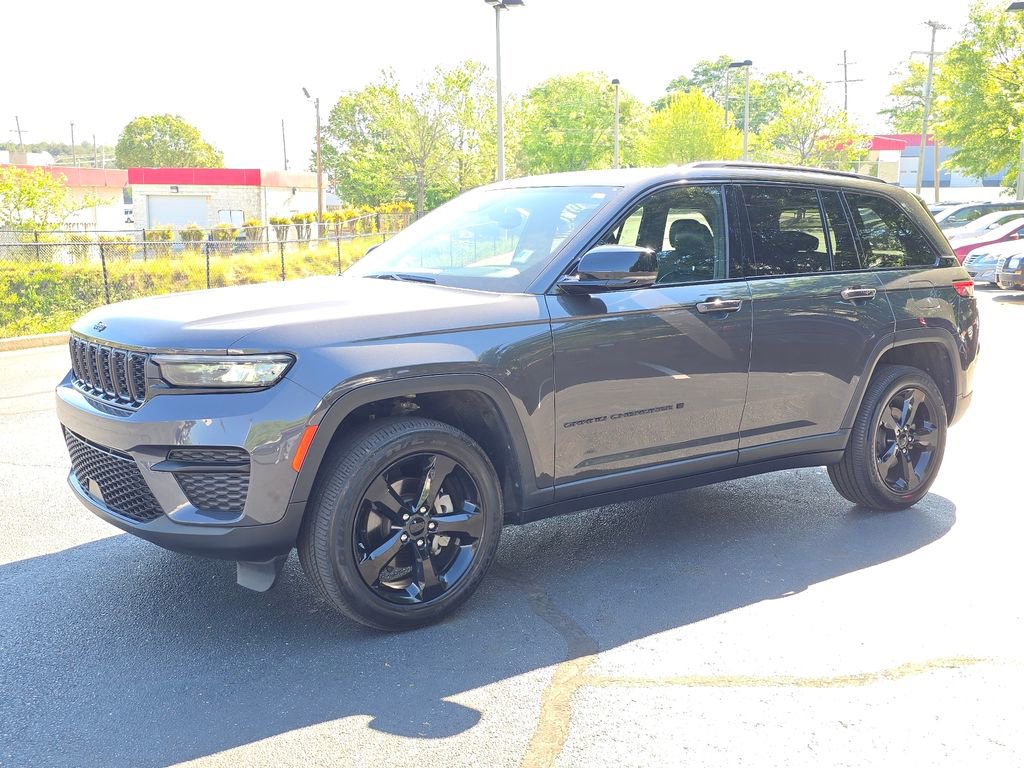 Used 2023 Jeep Grand Cherokee Altitude image 7