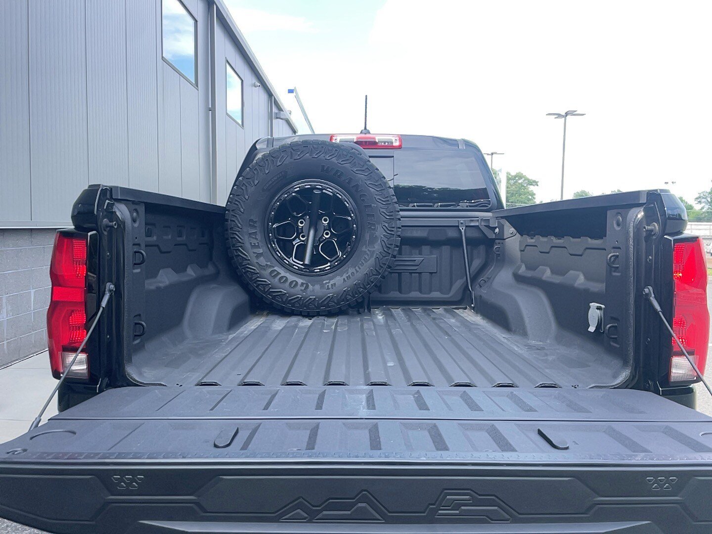 Used 2024 Chevrolet Colorado ZR2 w/ ZR2 Bison Edition AWD/4WD image 8