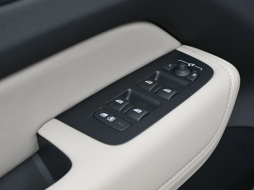 New 2026 Volvo XC60 B5 Plus w/ Protection Package Premier image 11
