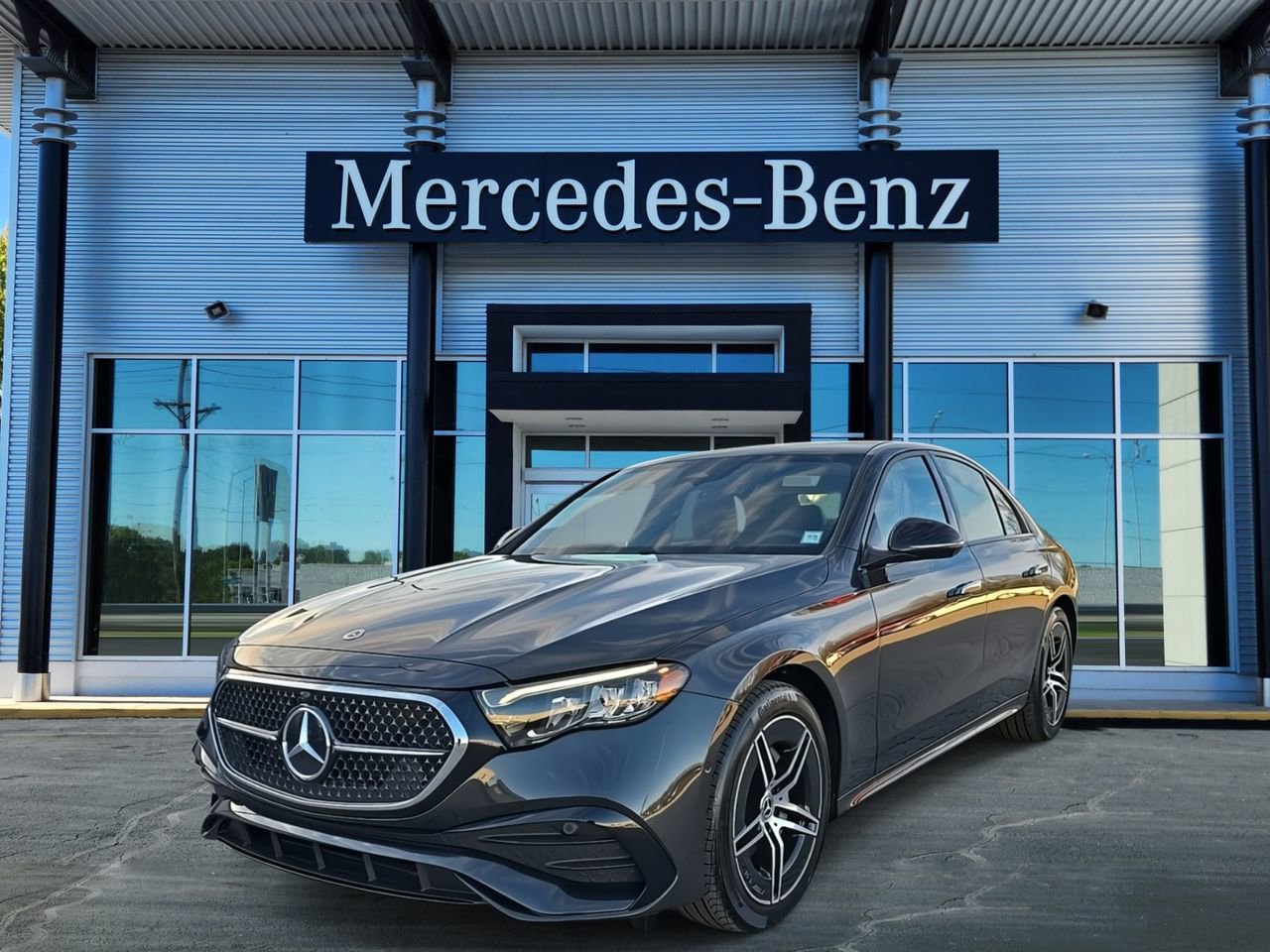 New 2026 Mercedes-Benz E 350 4MATIC Sedan image 3