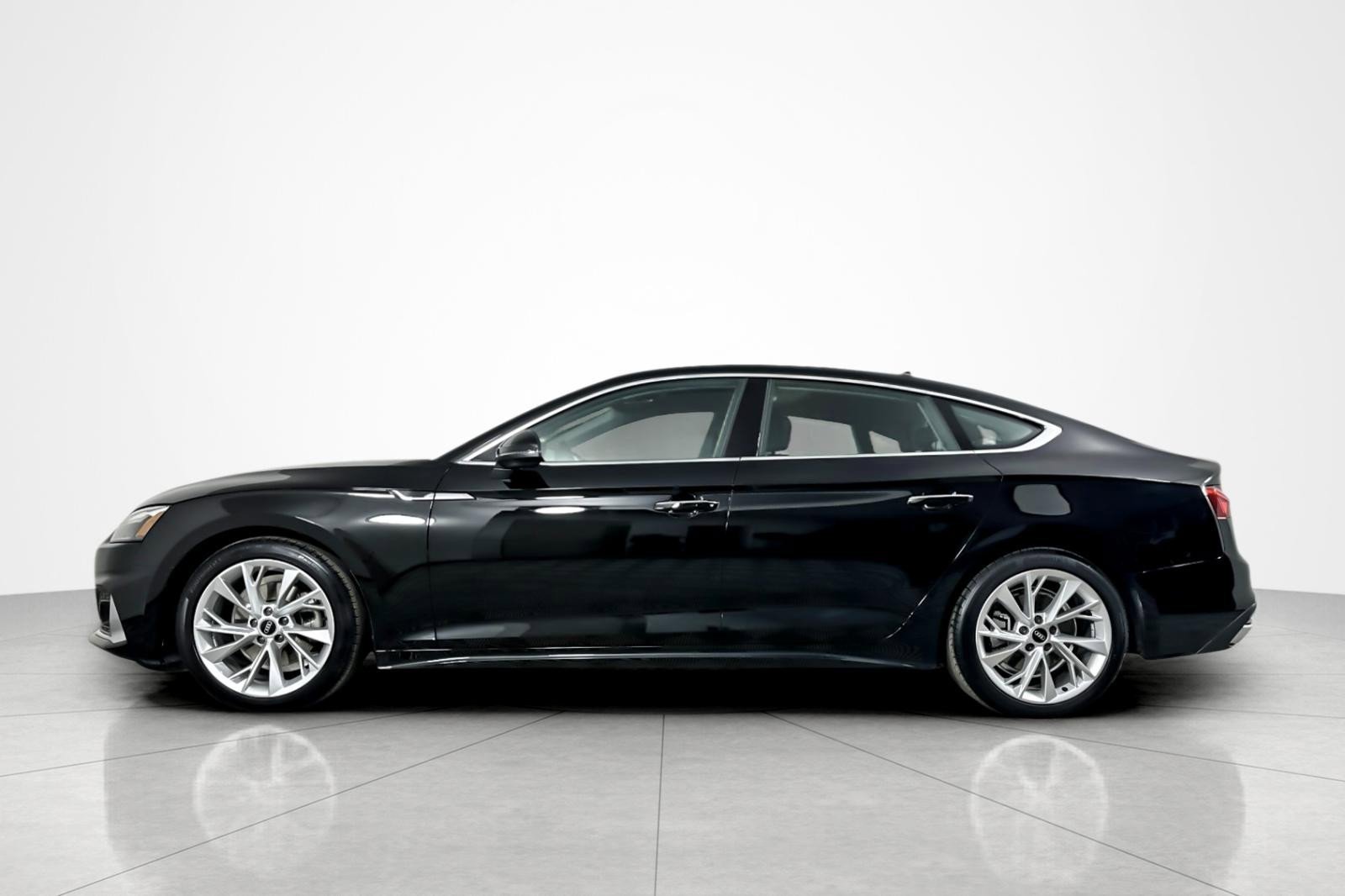 Used 2022 Audi A5 2.0T Premium image 2
