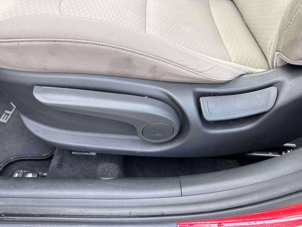Used 2020 Hyundai Elantra Value Edition FWD image 16