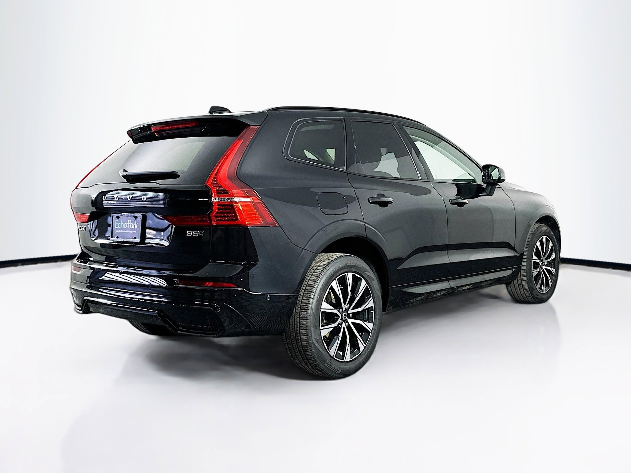 Used 2025 Volvo XC60 B5 Plus image 9