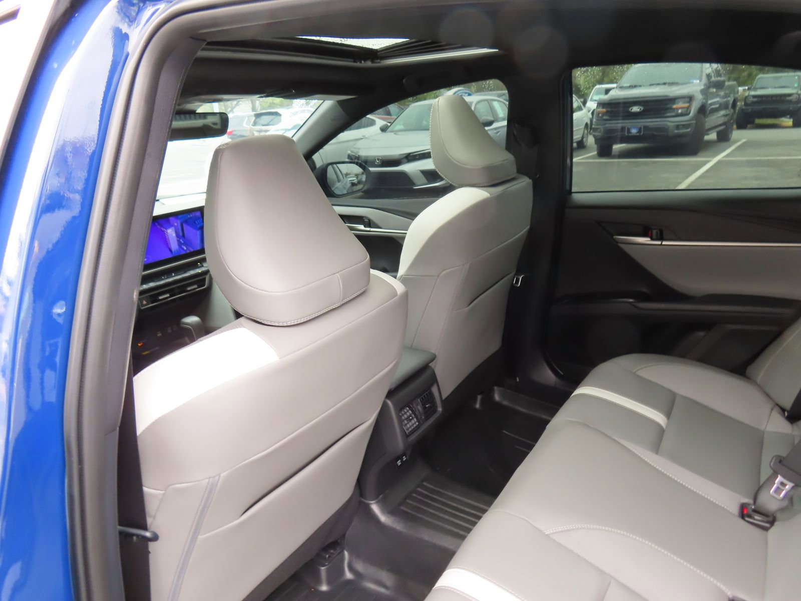 Used 2025 Toyota Camry SE w/ Multimedia Upgrade Package image 30