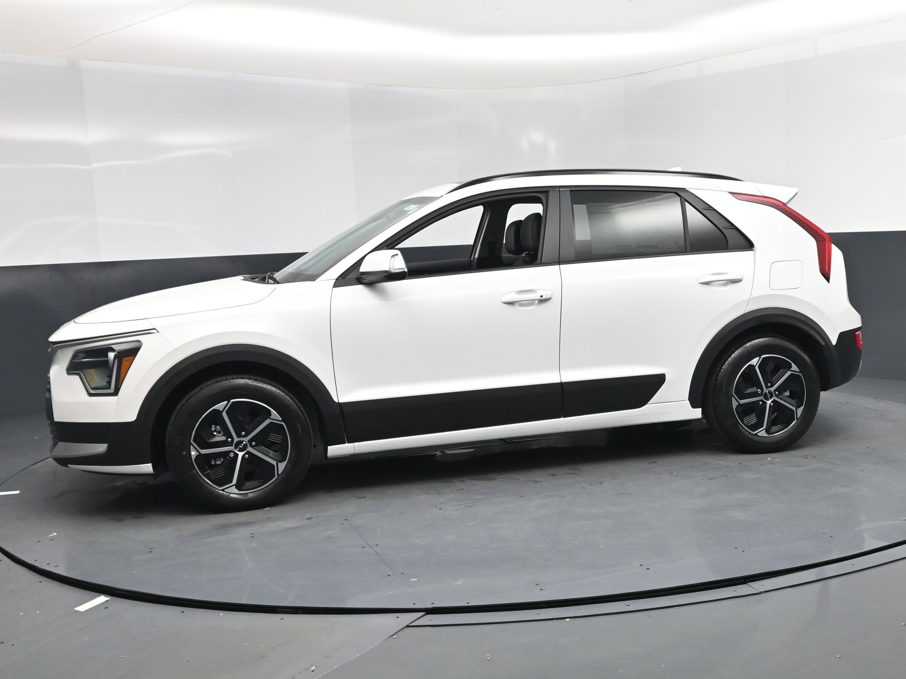 New 2026 Kia Niro EX image 3