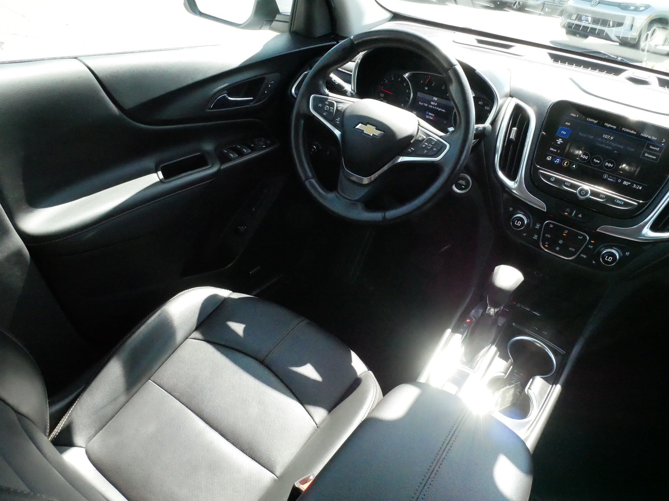 Used 2022 Chevrolet Equinox Premier AWD/4WD image 9