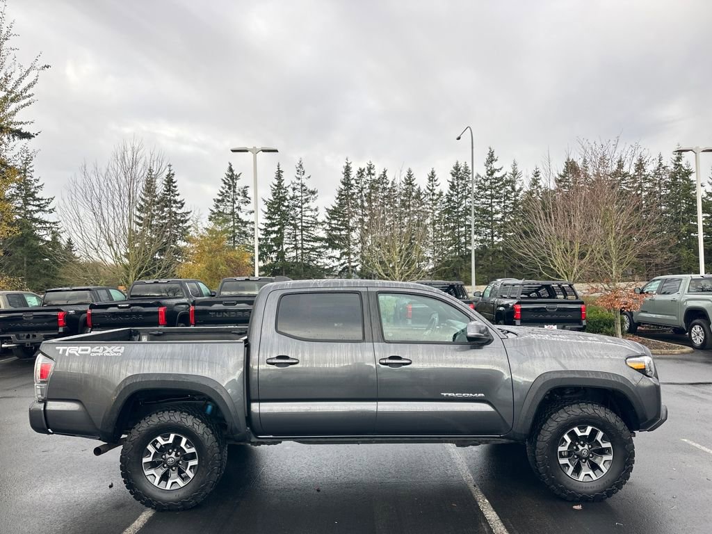Used 2022 Toyota Tacoma TRD Off-Road image 2