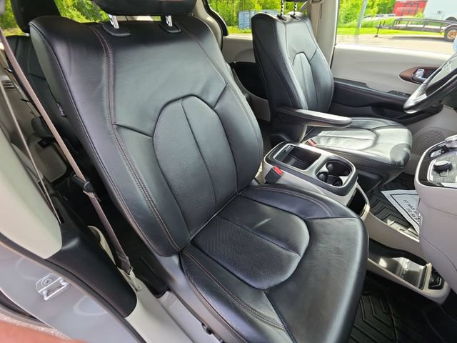 Used 2018 Chrysler Pacifica Touring-L Plus FWD image 26