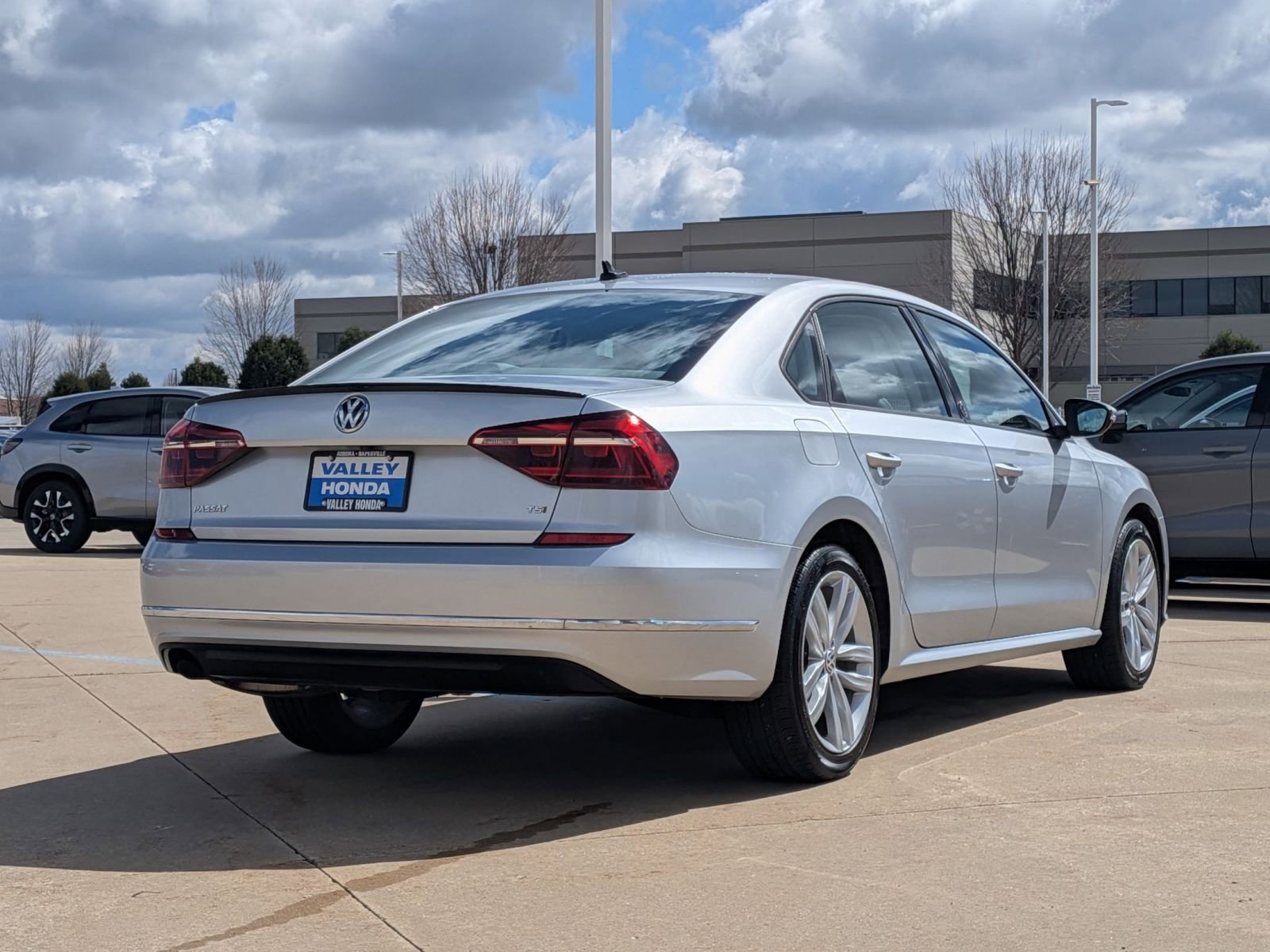 Used 2019 Volkswagen Passat 2.0T Wolfsburg w/ Wheels & Sunroof Package image 6