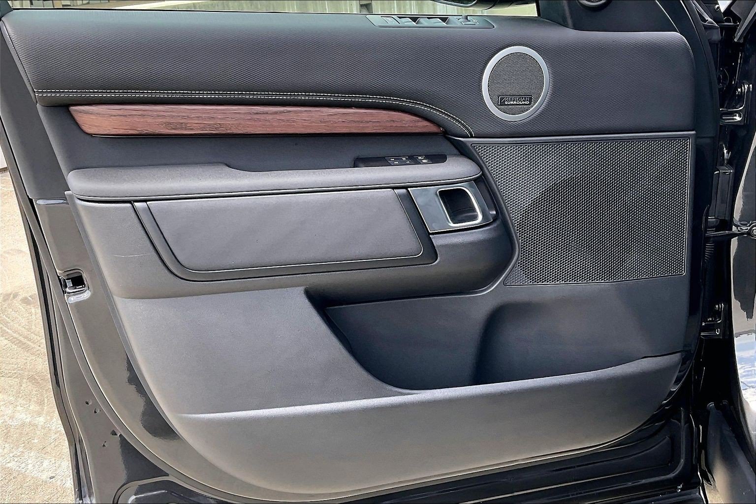 New 2026 Land Rover Discovery Dynamic SE AWD/4WD image 14