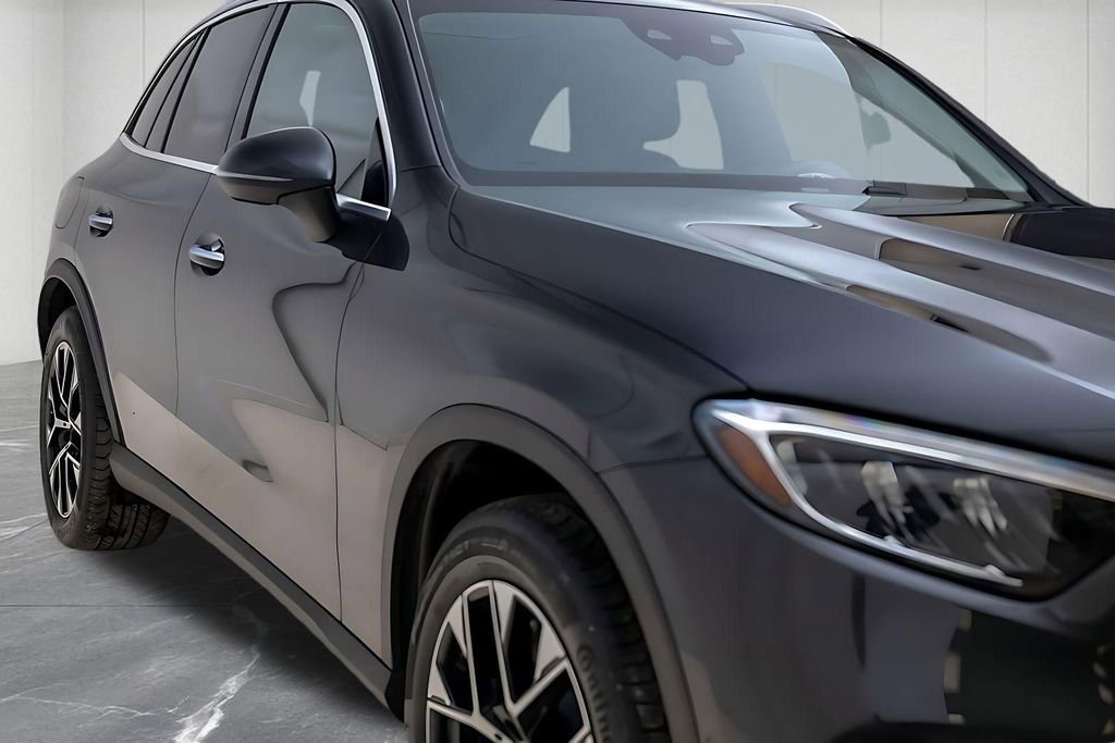 Used 2025 Mercedes-Benz GLC 350e 4MATIC w/ Driver Assistance Package image 12