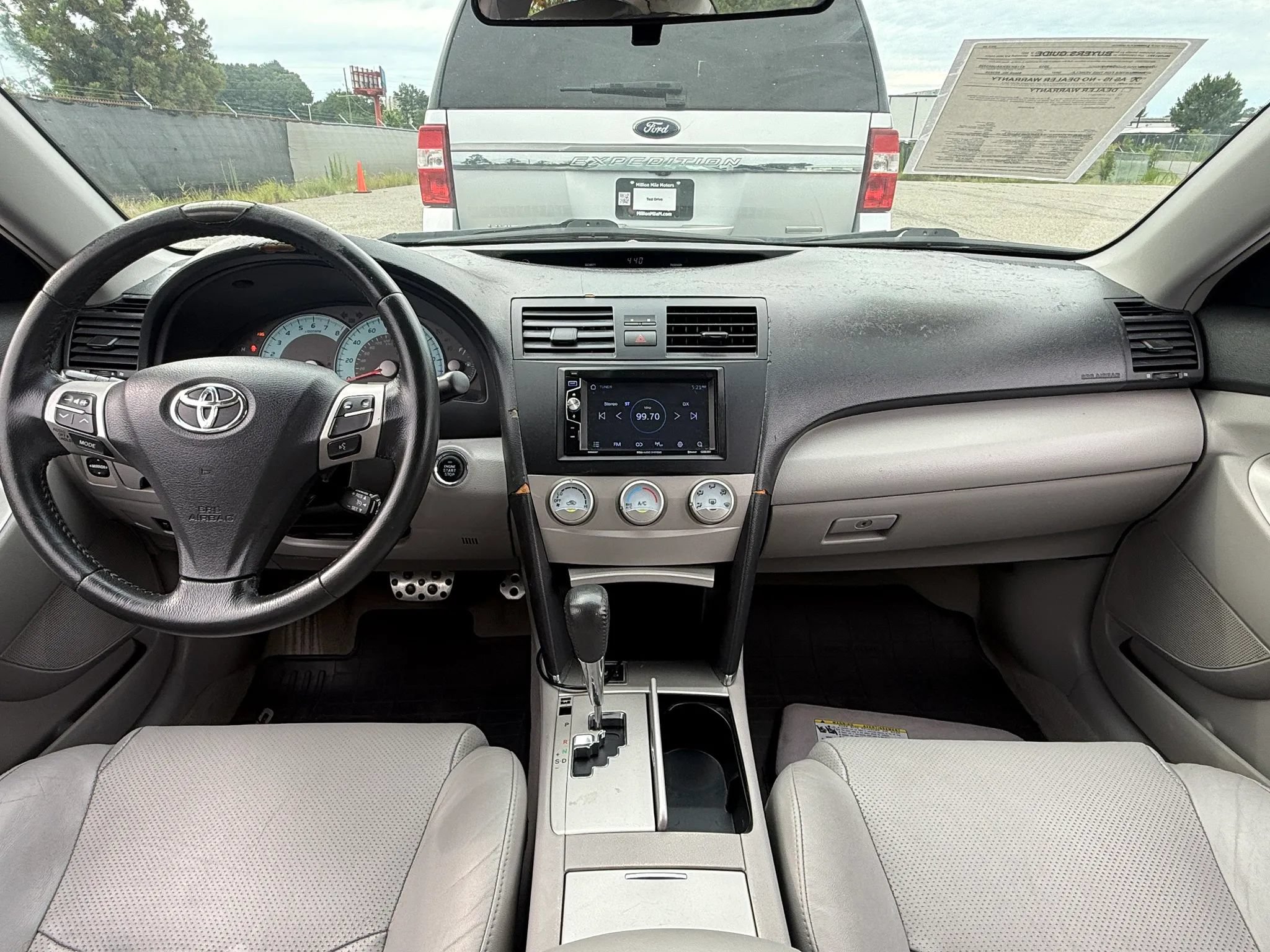 Used 2010 Toyota Camry SE FWD image 3