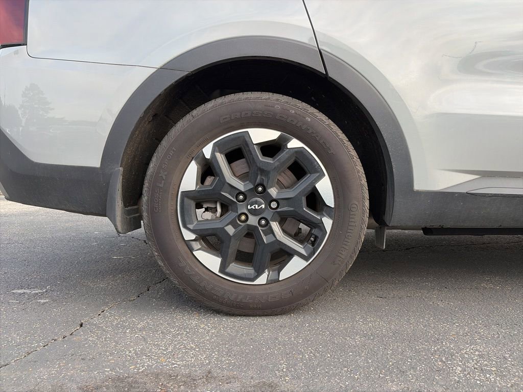 Used 2025 Kia Sorento S w/ Panoramic Sunroof Package image 9