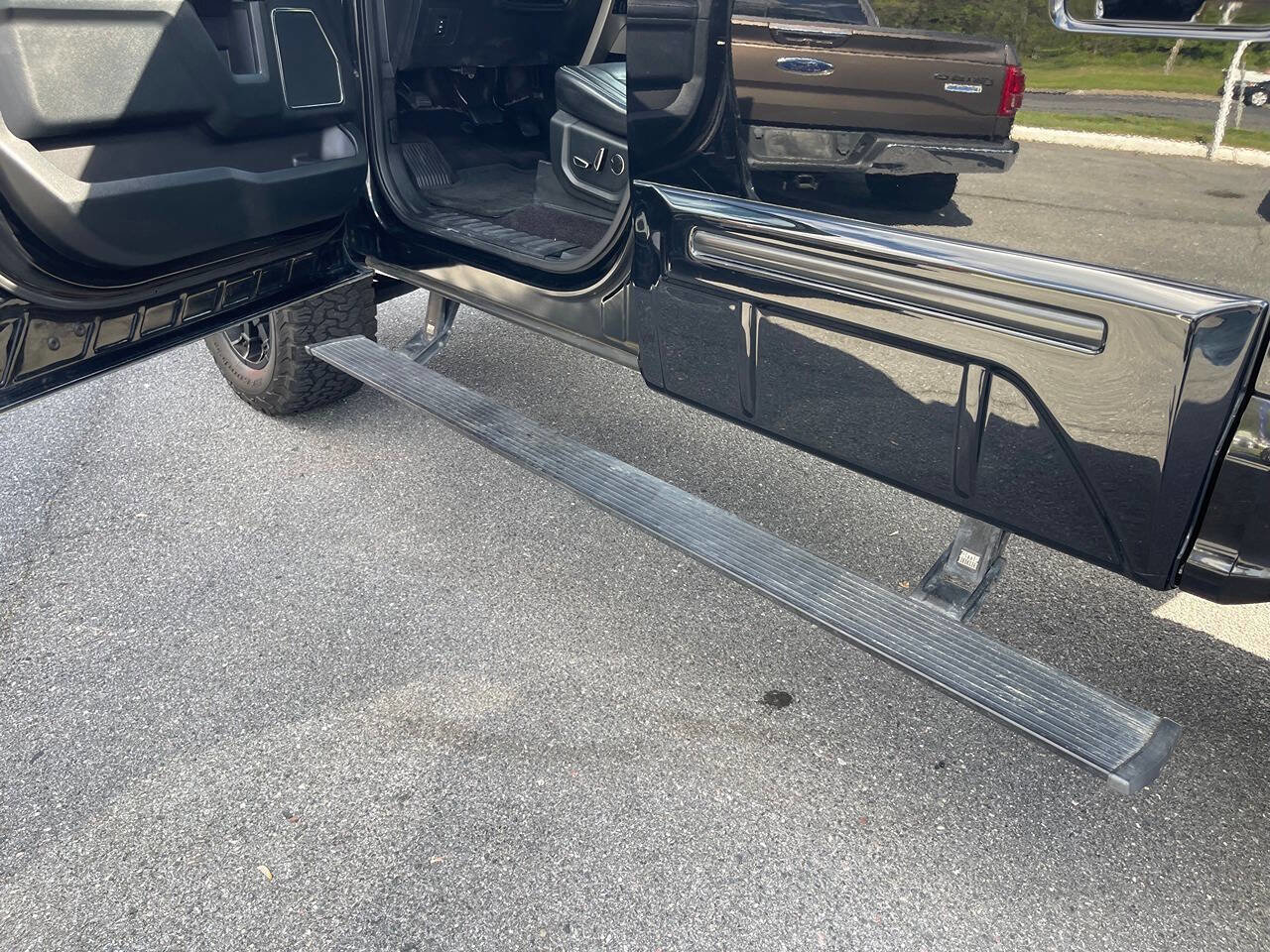 Used 2016 Ford F150 Lariat w/ Equipment Group 502A Luxury AWD/4WD image 21