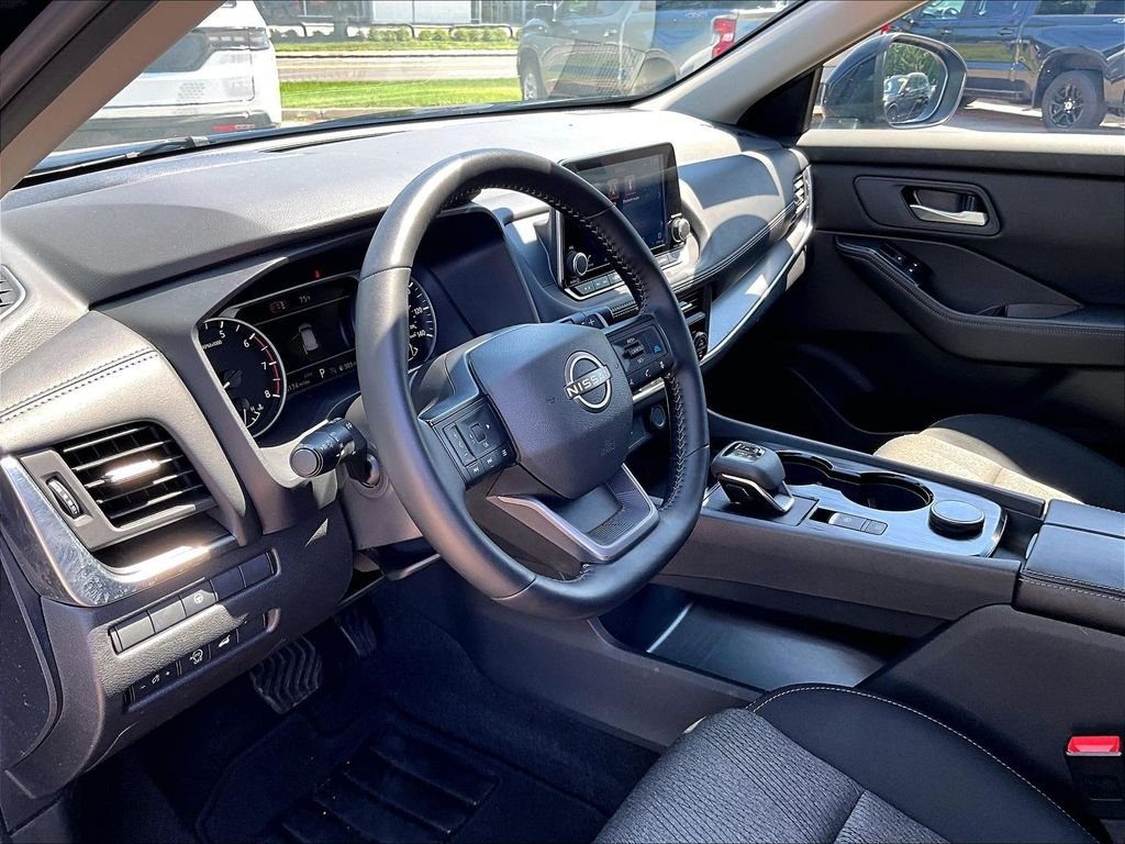 Certified 2026 Nissan Rogue SV AWD/4WD image 8