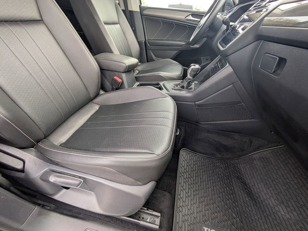 Used 2022 Volkswagen Tiguan SE image 31