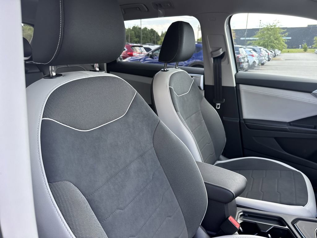 New 2025 Volkswagen Taos SE image 17