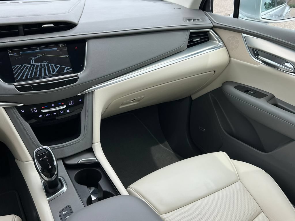 Used 2018 Cadillac XT5 Luxury w/ Driver Awareness Package AWD/4WD image 33