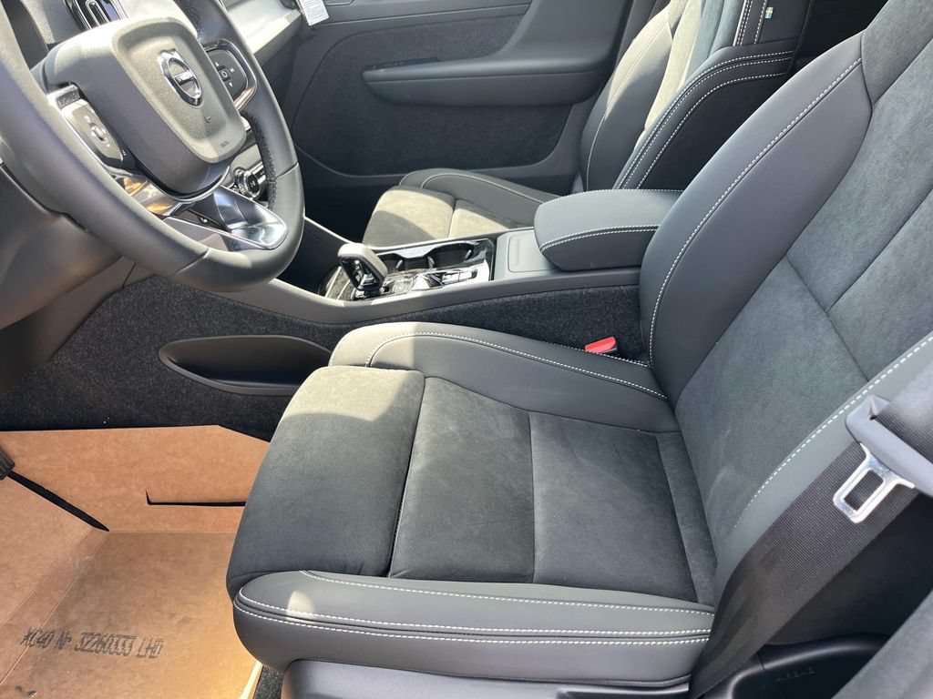 New 2026 Volvo XC40 B5 Ultra w/ Climate Package AWD/4WD image 24