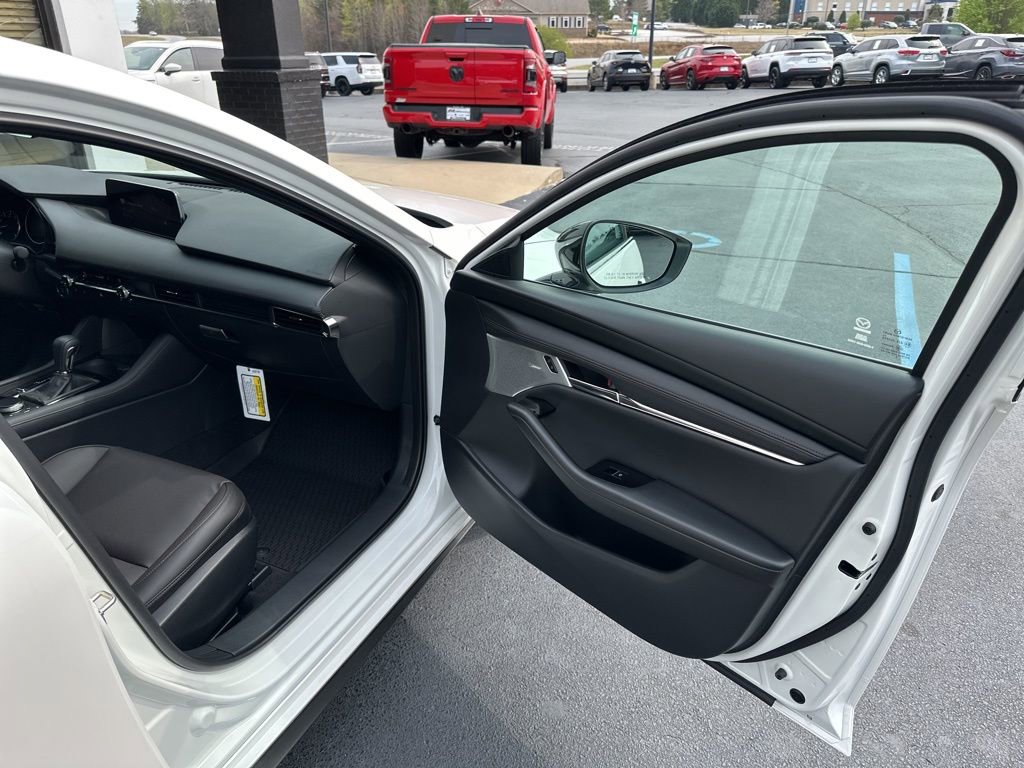New 2026 MAZDA MAZDA3 Hatchback w/Premium Plus Pkg image 9