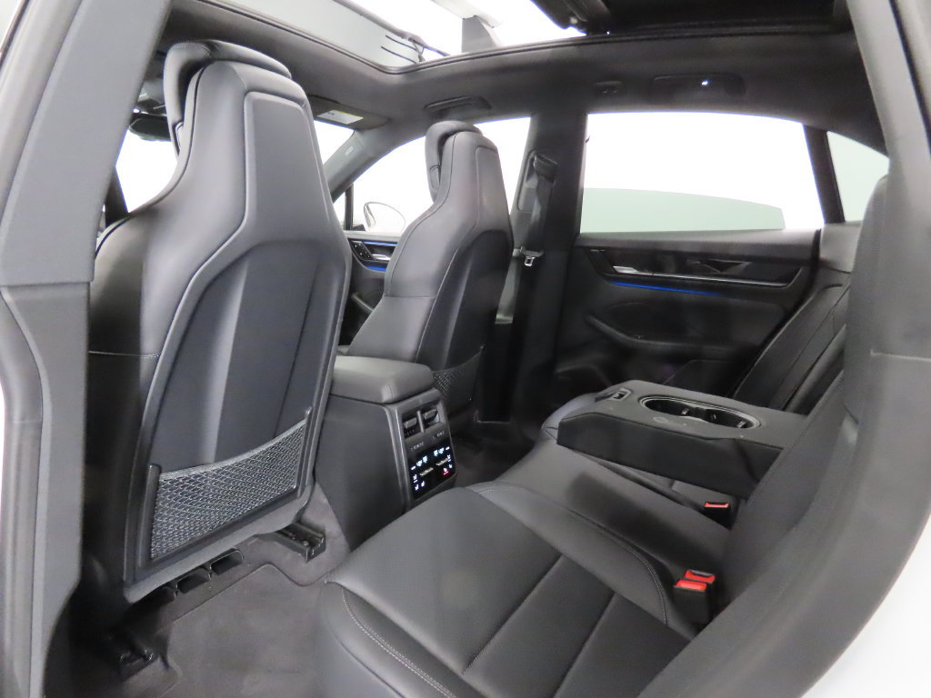 Certified 2025 Porsche Macan Electric w/ Premium Package RWD image 43