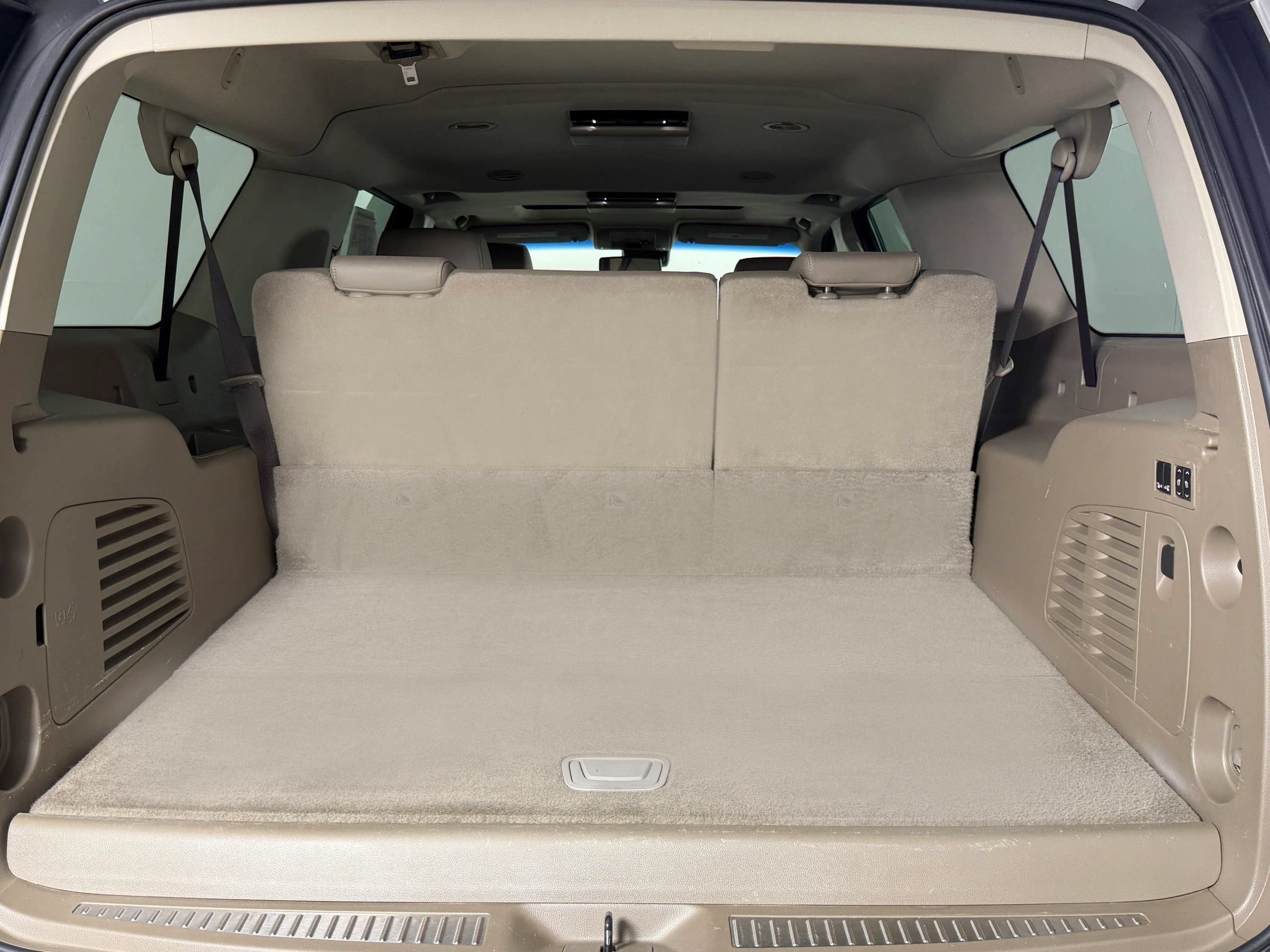 Used 2018 Chevrolet Suburban Premier AWD/4WD image 20