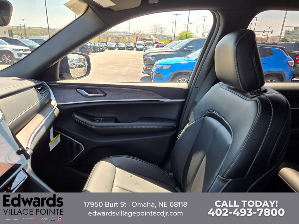 New 2026 Jeep Grand Cherokee L Limited w/ Limited Altitude Package AWD/4WD image 24
