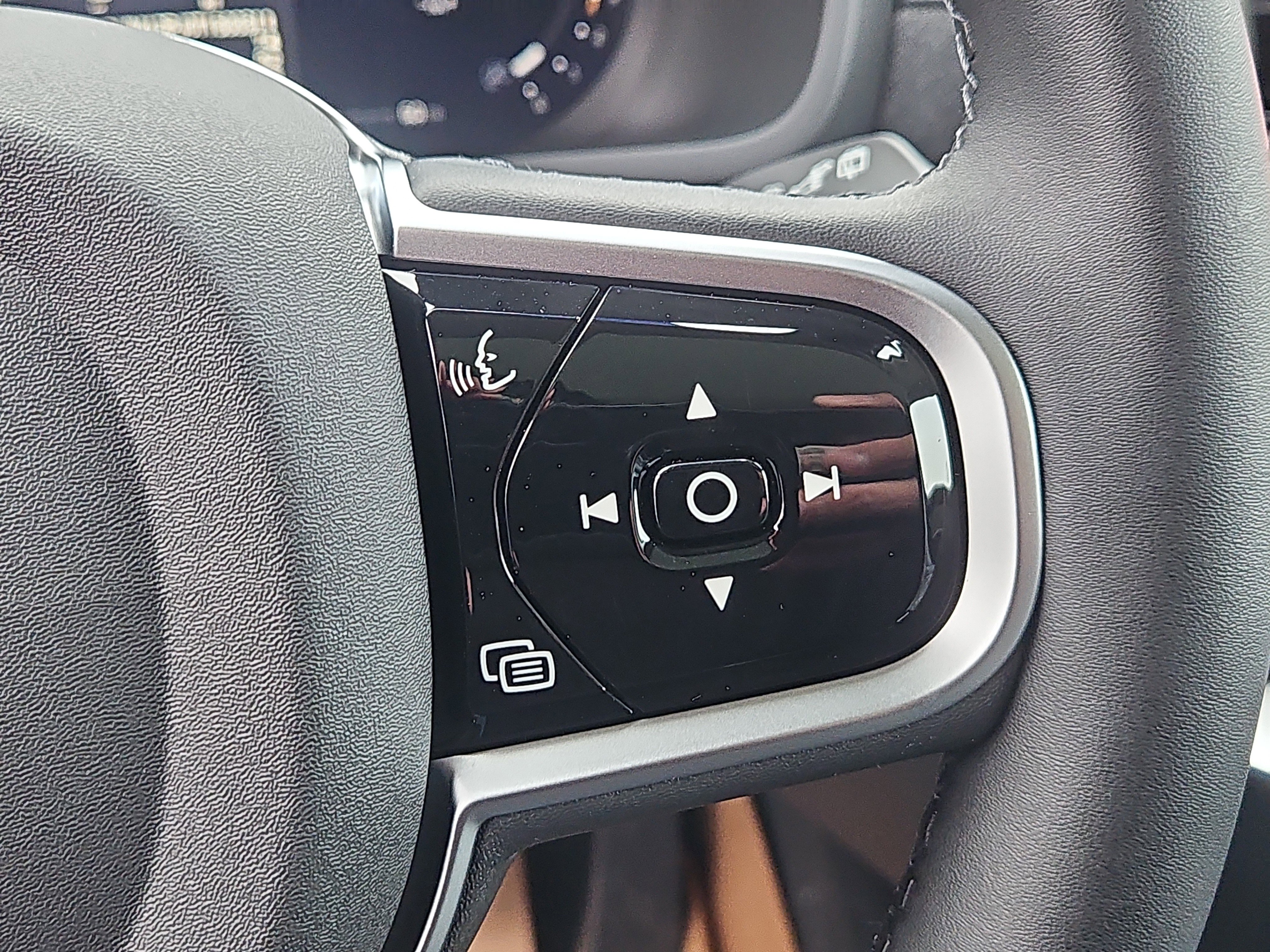 New 2026 Volvo XC90 B5 Core w/ Protection Package Premier image 16