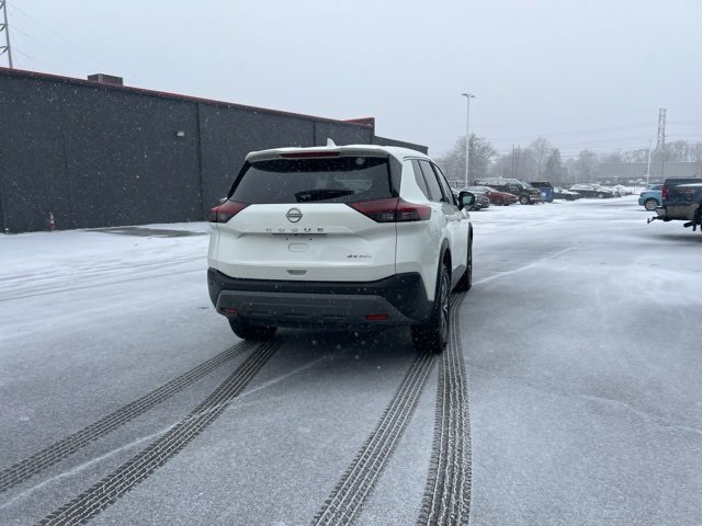 Used 2023 Nissan Rogue SV image 9