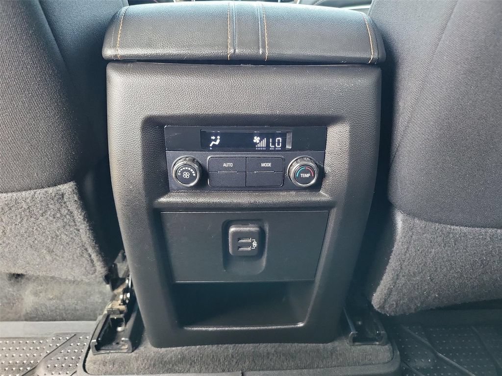 Used 2021 Chevrolet Traverse LT FWD image 13