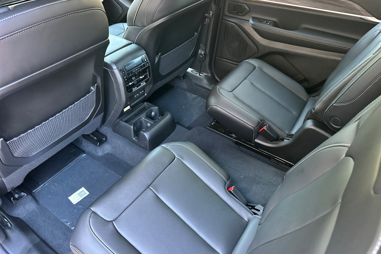 New 2026 Jeep Grand Cherokee L Limited w/ Limited Altitude Package AWD/4WD image 11