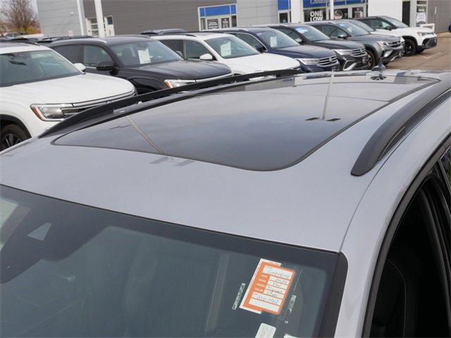 Certified 2024 Volkswagen Tiguan SE R-Line image 11