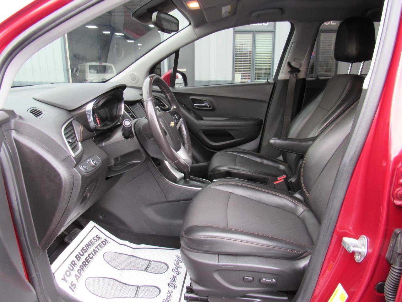 Used 2020 Chevrolet Trax LT w/ LT Convenience Package AWD/4WD image 14