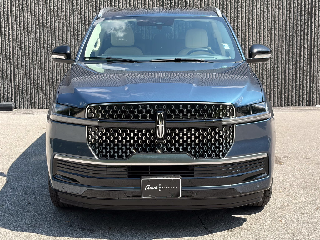 New 2027 Lincoln Navigator Premiere AWD/4WD image 3