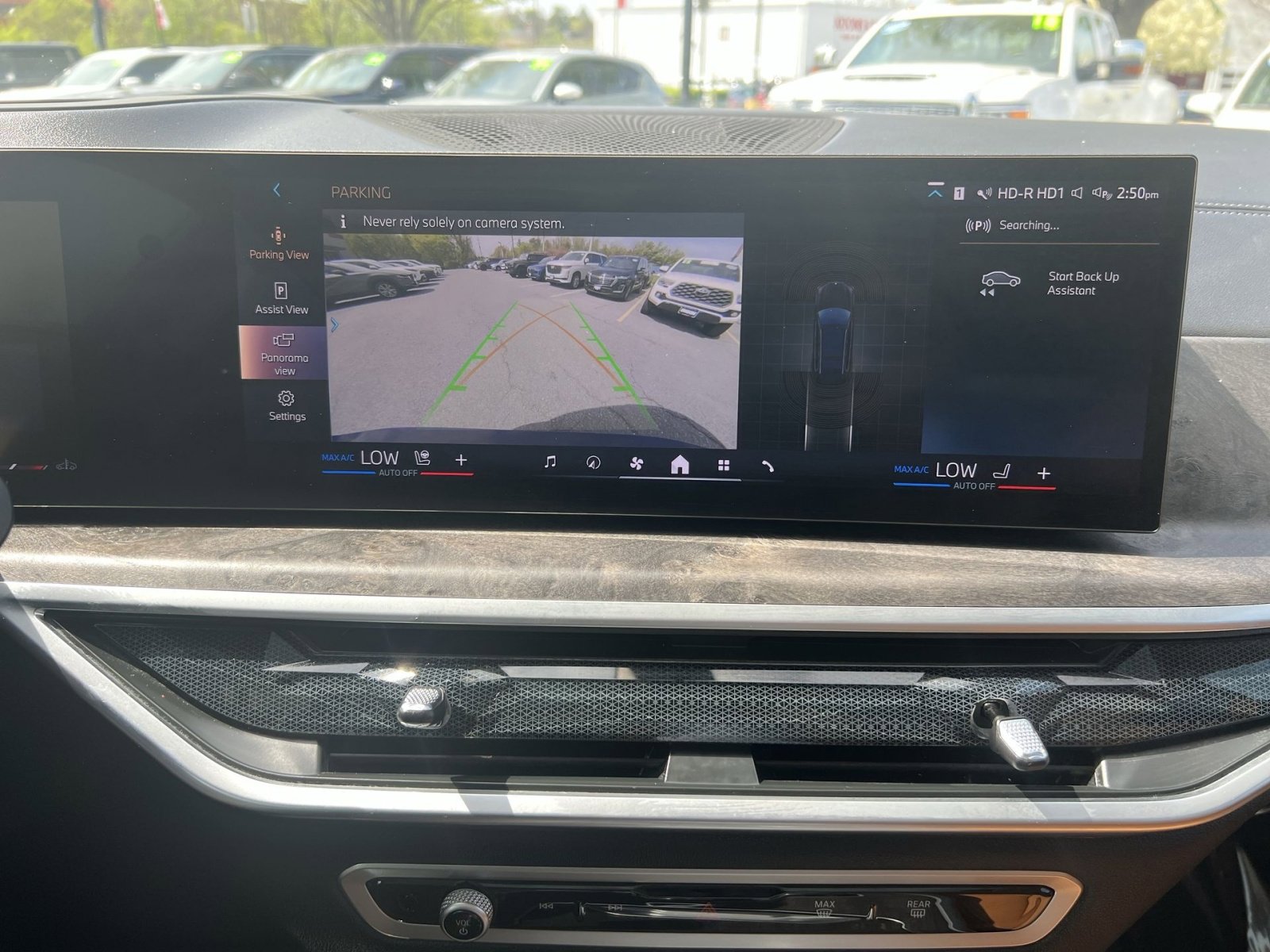 Used 2024 BMW X7 xDrive40i w/ Premium Package image 27