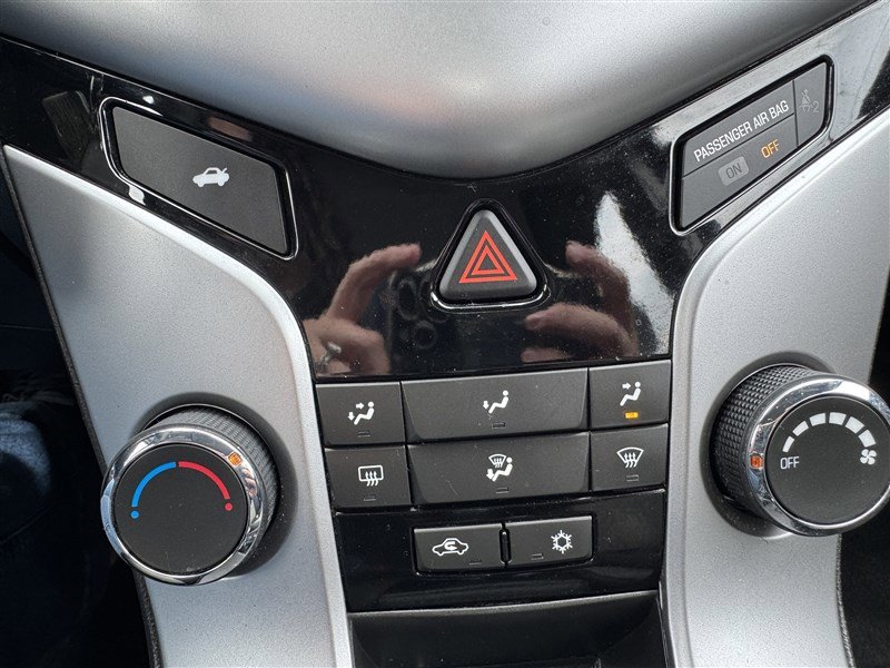 Used 2015 Chevrolet Cruze LS FWD image 19