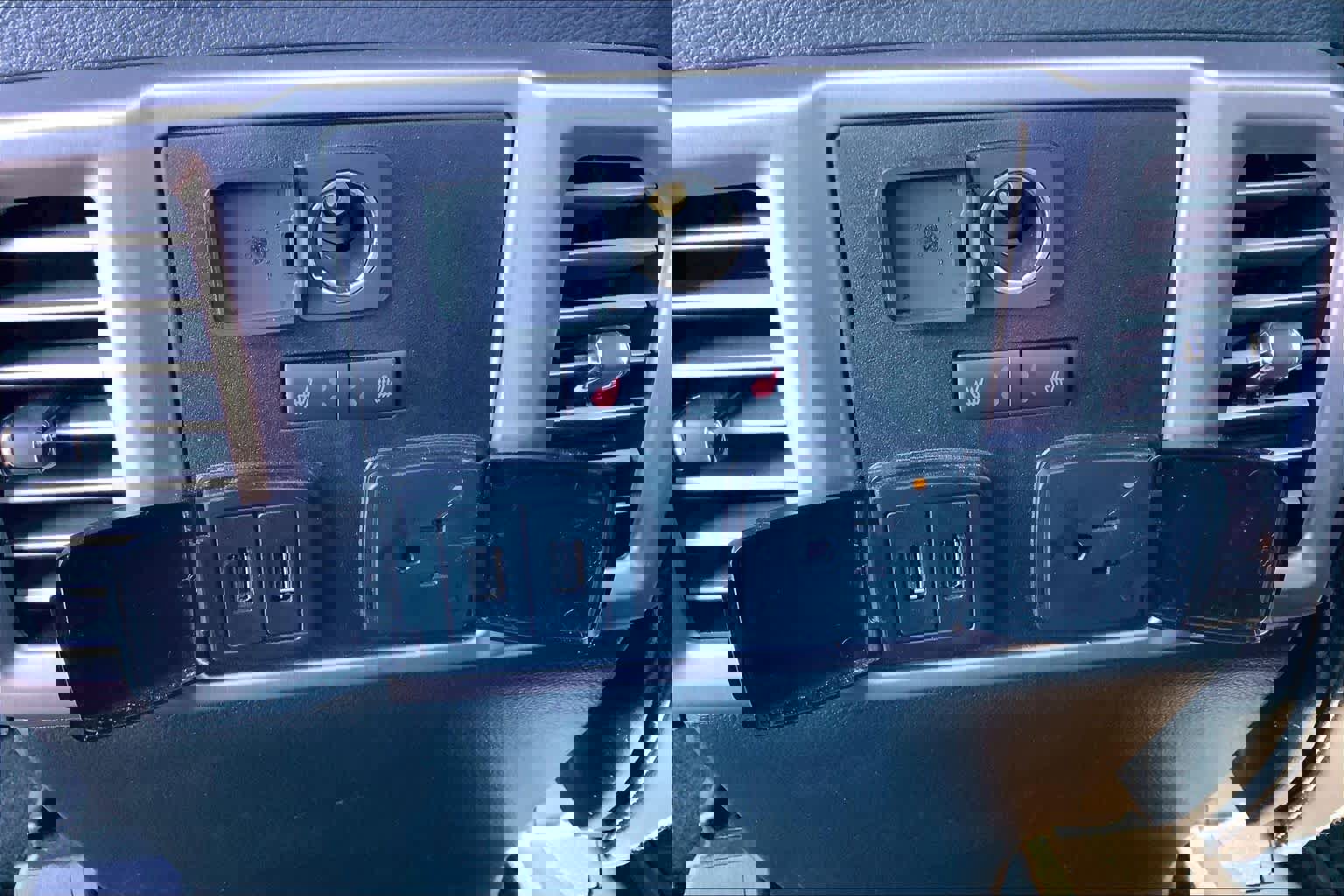 Used 2019 Ford F150 Platinum w/ Equipment Group 701A Luxury image 33